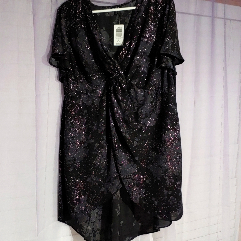 Super cute and sexy Torrid Top!!